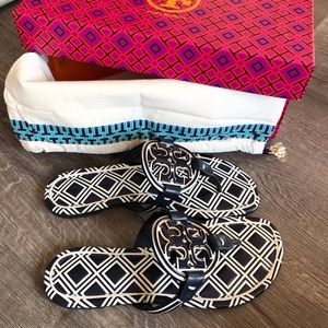 miller medallion leather flat thong